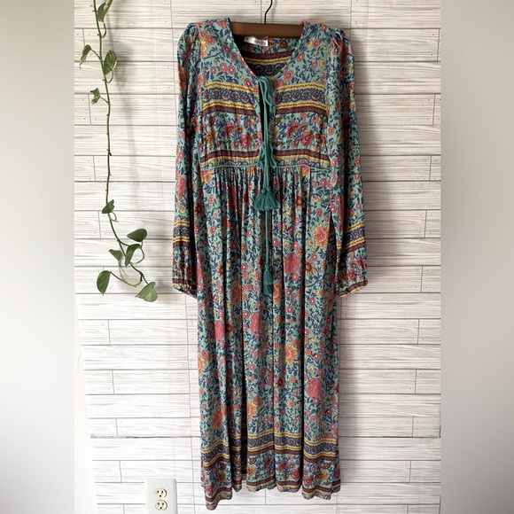 R Vivimos Dress - Picture 2 of 7